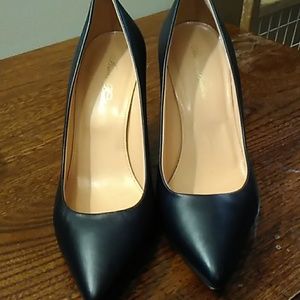 Brooks Brothers Size 8.5 Navy Pumps